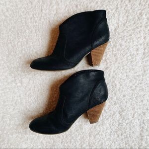 Carlos by Carlos Santa Black booties